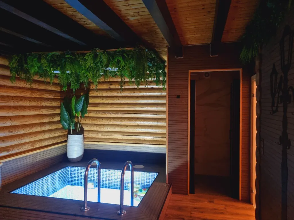 Коттедж с термальным бассейном и баней Green House