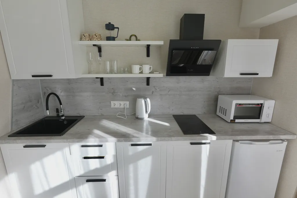 Светлая студия с панорамным окнами на горы напротив отеля Мариотт