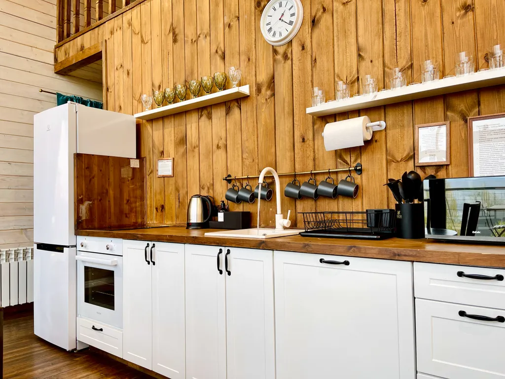 Большой загородный дом