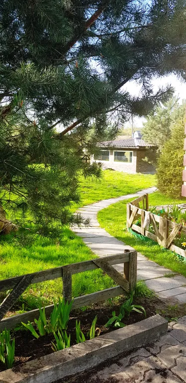 Дом с шикарной беседкой на озере