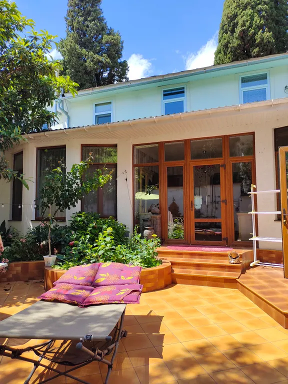 Коттедж 3-комнатный Дом — Ялта