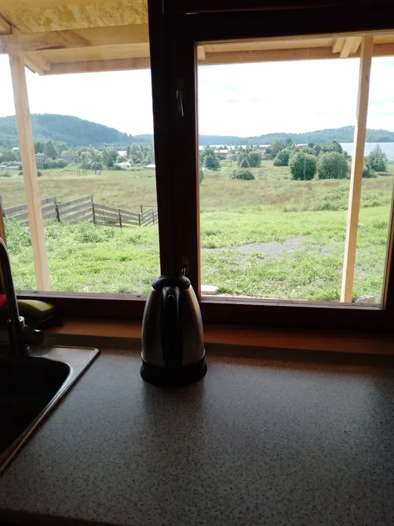 Домик с видом на озеро