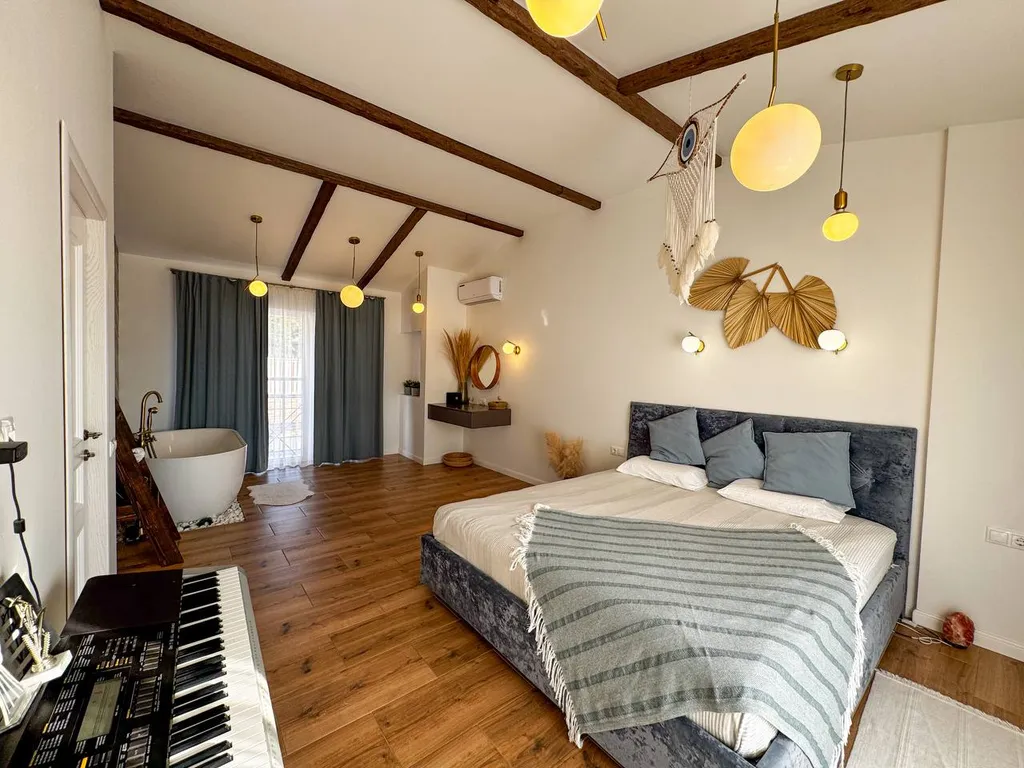 Таунхаус с дизайнерским ремонтом и террасой