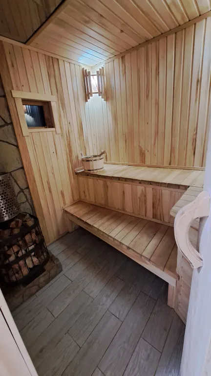 Дом с тёплым бассейном