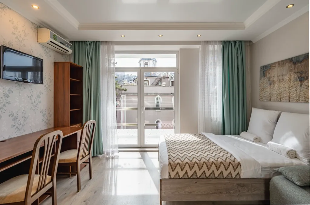 Двухэтажная квартира «отдых у ручья» со своей террасой и мангалом — аренда посуточно в Массандра