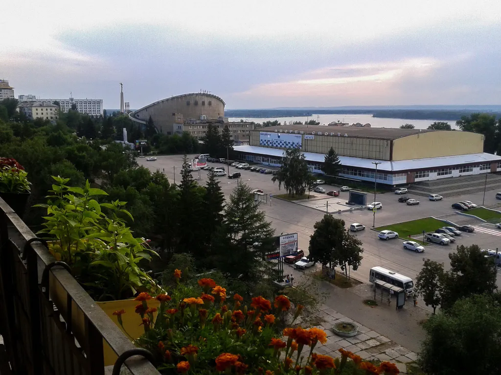 Центр с видом на Волгу