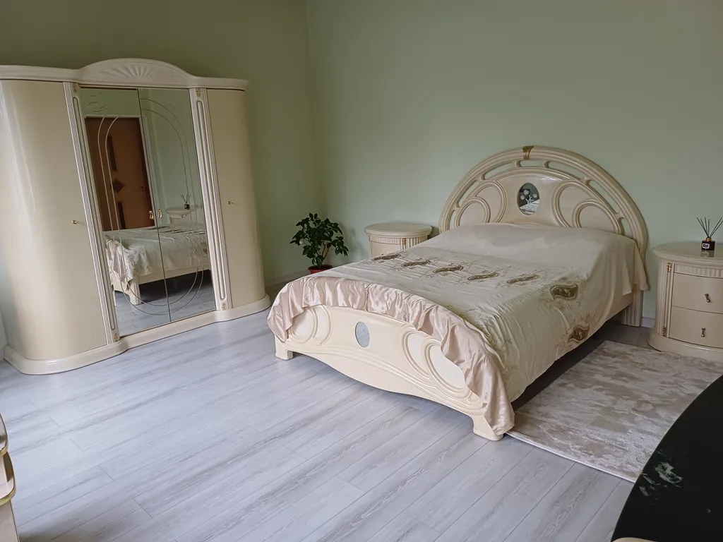 Просторные апартаменты с территорией