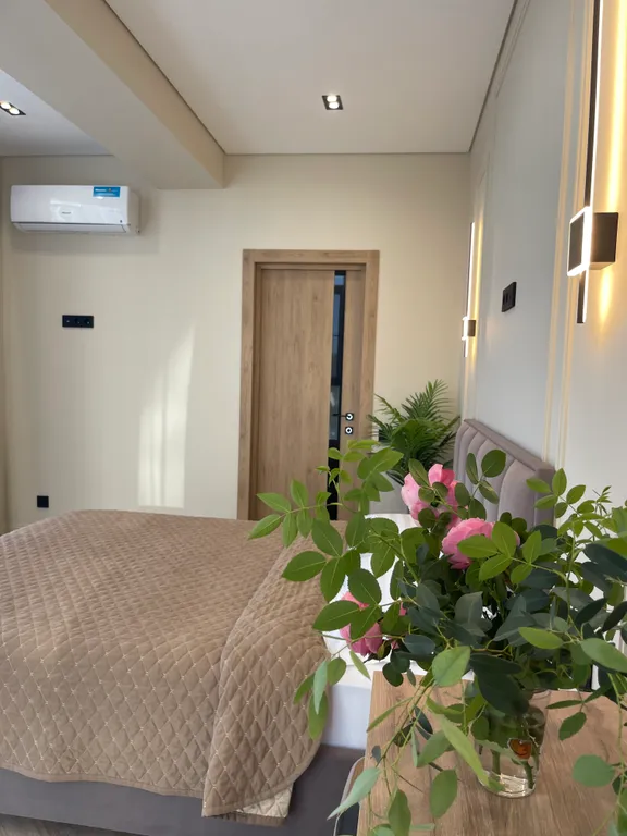 Супер видовая квартира в элитном доме с новым дизайнерским ремонтом