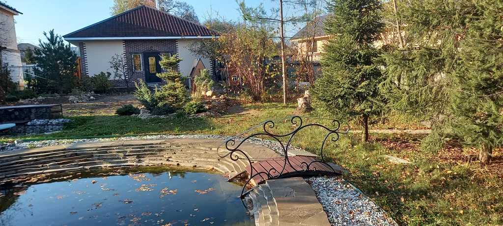 Дом с баней и бассейном