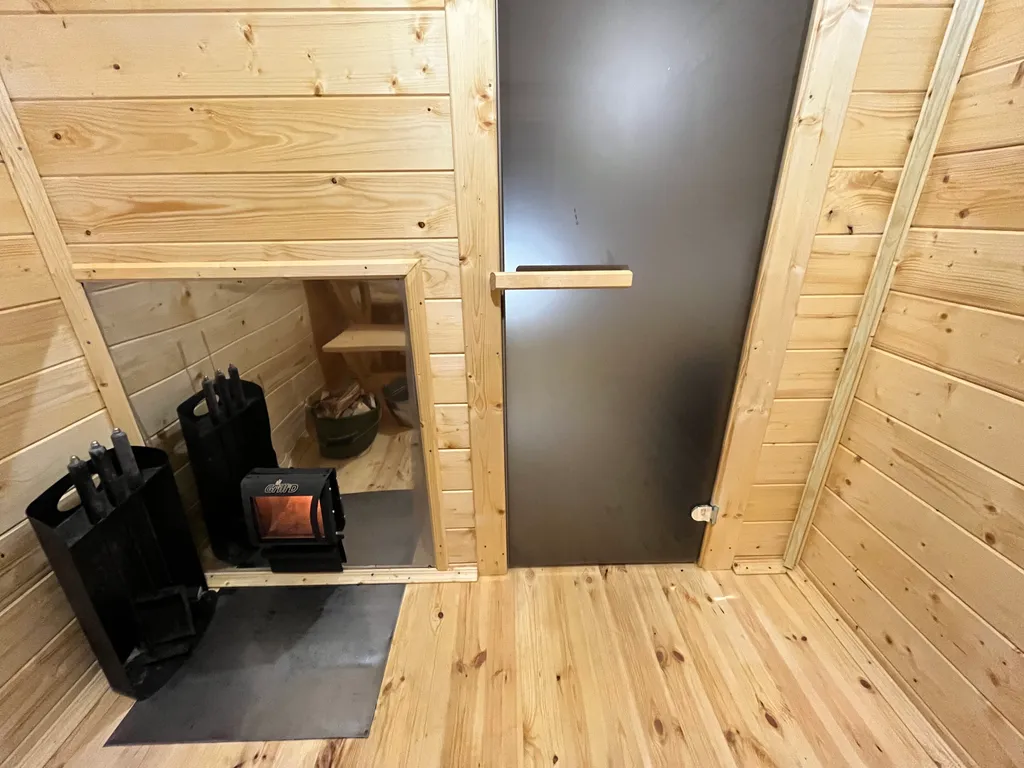 Дом в окружении заповедного леса у подножия горы Варамяки