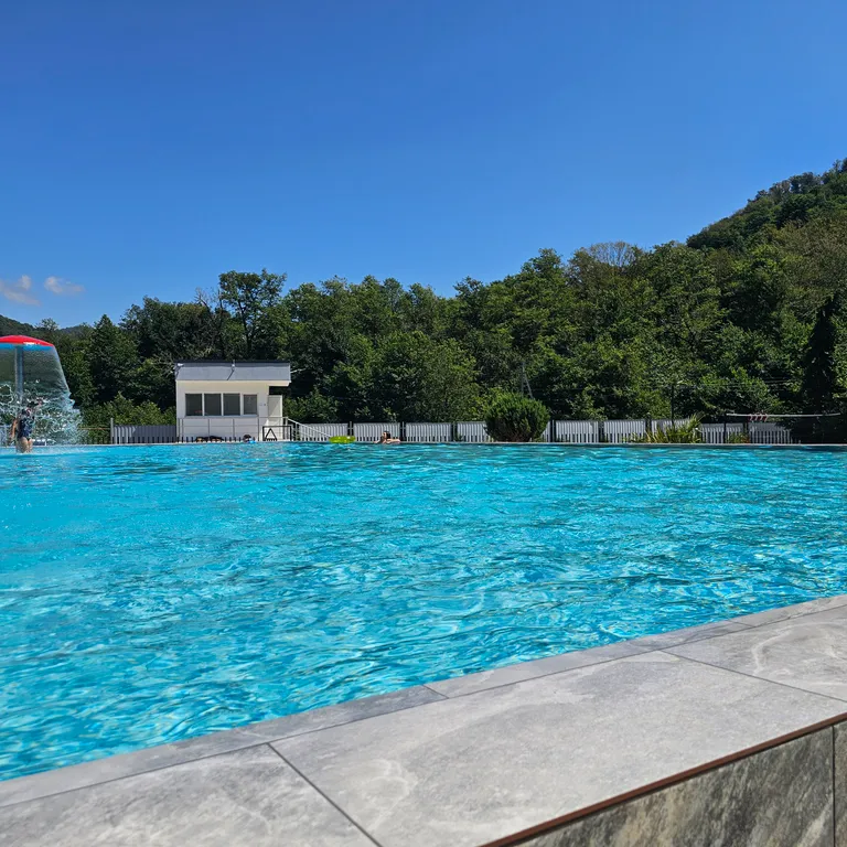 Студия с бассейном на территории