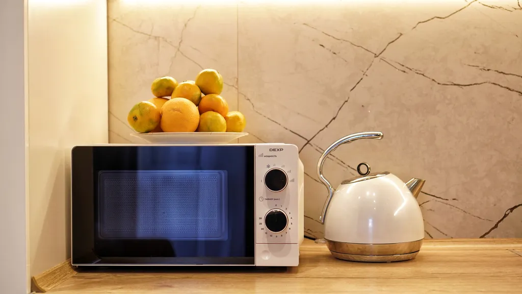 Дизайнерский апартамент со спальней и балконом