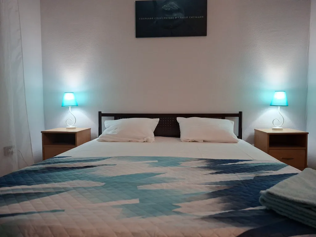 Квартира Трехместный номер Стандарт  №2,5,9 — аренда посуточно в Береговое (Феодосия)