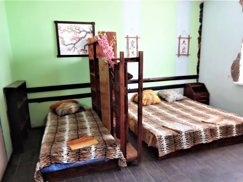 Китайский, трёхместный с двумя дополнительными местами со своей мини-кухней