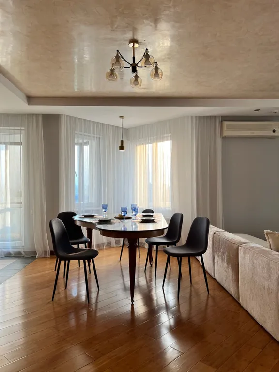 Уютная квартира с прекрасными видами в центре Алматы