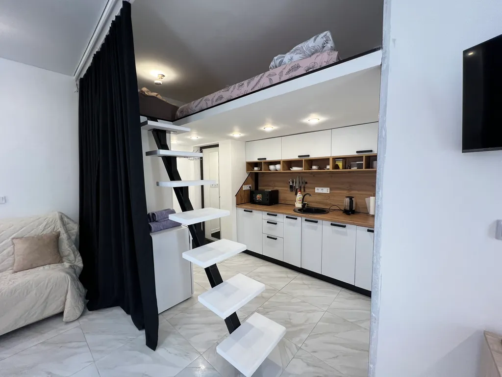 Тихая студия с видом на горы в далеко от суеты