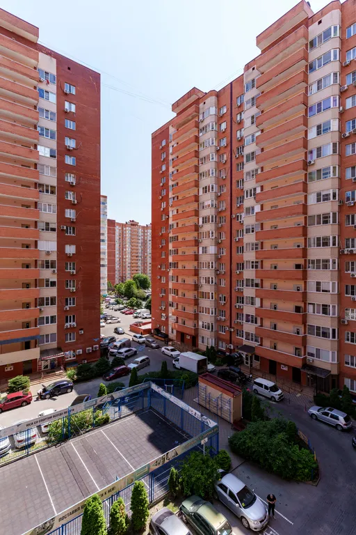 Просторная двухкомнатная квартира возле парка Галицкого