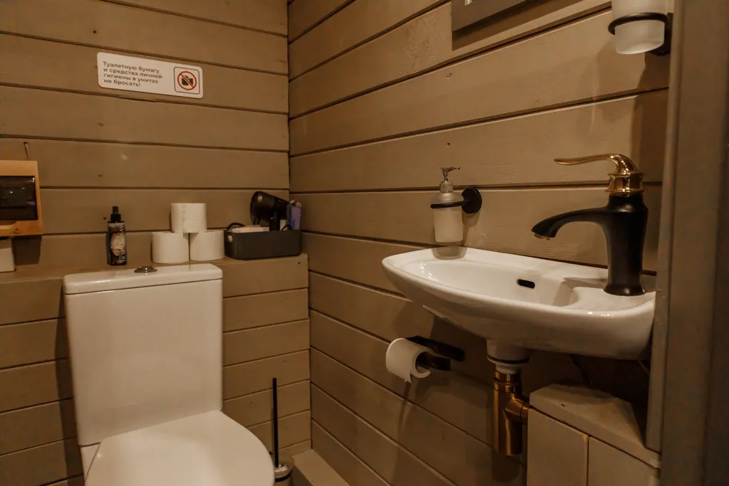 Уютный коттедж для двоих у реки в центре