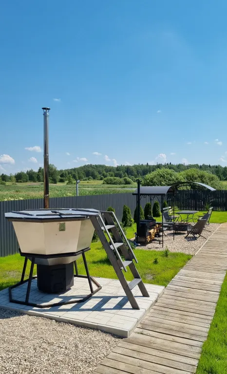 Домик у озера