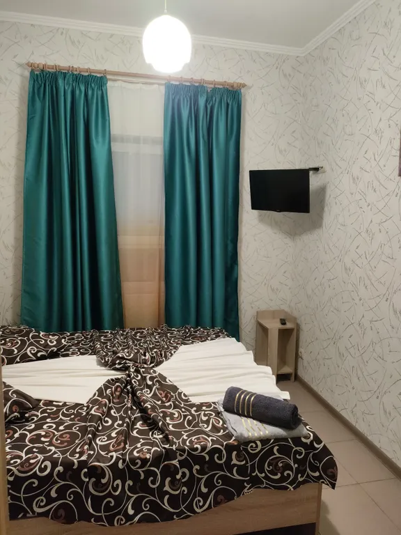 Семейный двухкомнатный номер с изолированными комнатами и с балконом