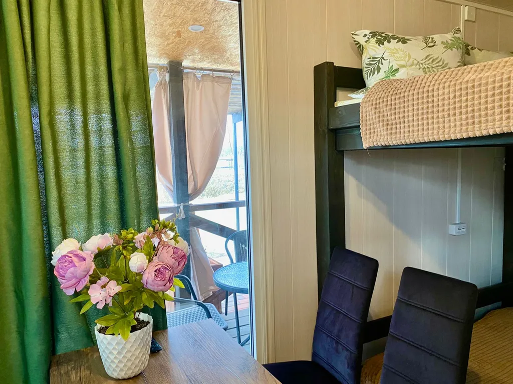 Домик у озера