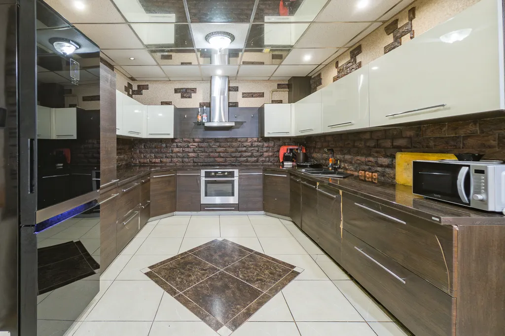 Дом со включённой стоимостью бассейна, сауны, бильярда, мангала