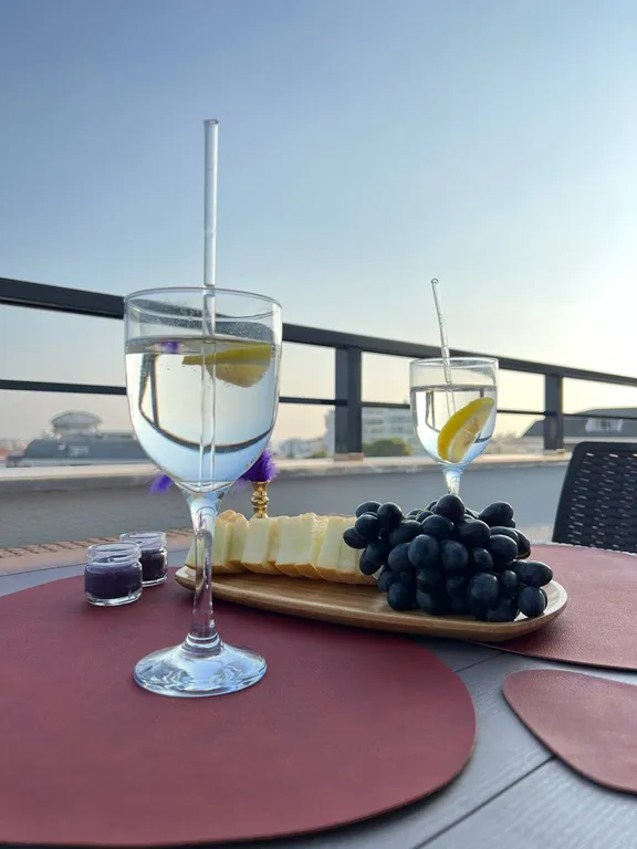 Стильные комфортные апартаменты с видом на море