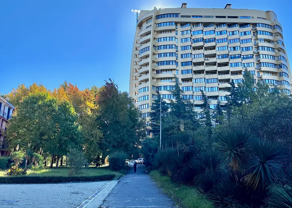 Квартира Квартира Просторная студия у моря на 2-5 гостей, терраса с панорамным видом — Адлер