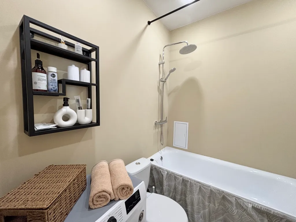 Новая светлая дизайнерская однакомнатная квартира