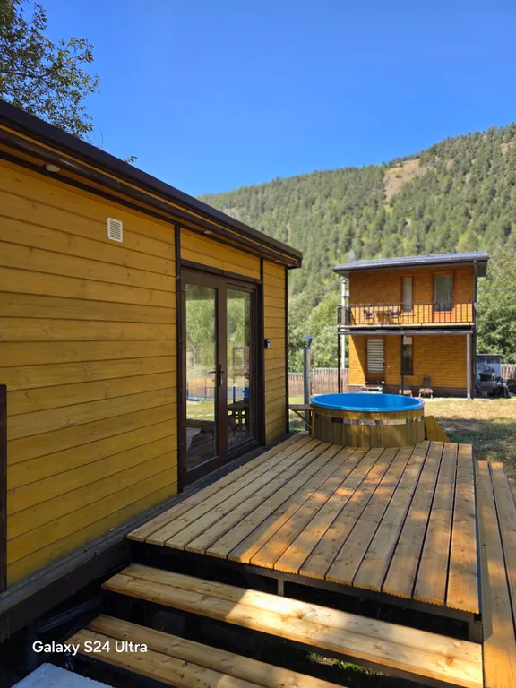 Домик с видом на горы