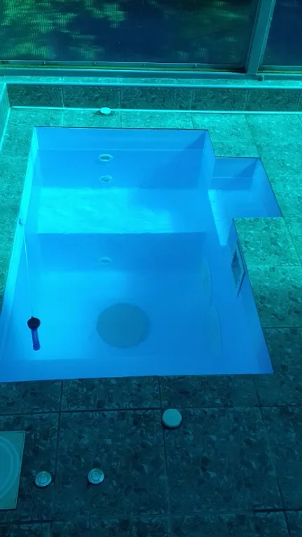 Бревенчатый дом 2 в лесу с бассейном