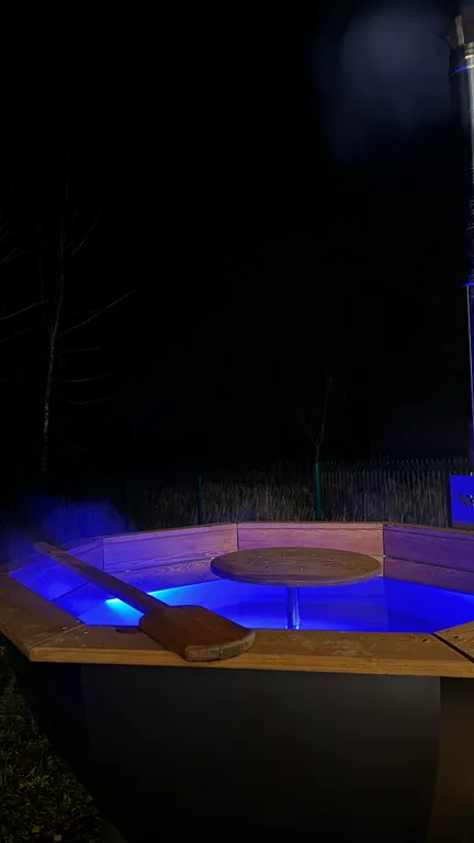 Небольшой уютный домик с чаном