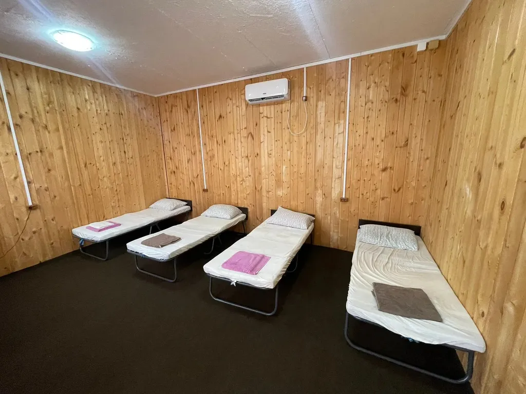 Номер на берегу моря