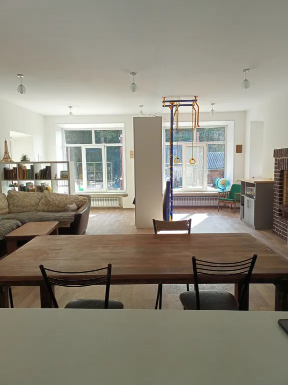 Уютный дом у леса