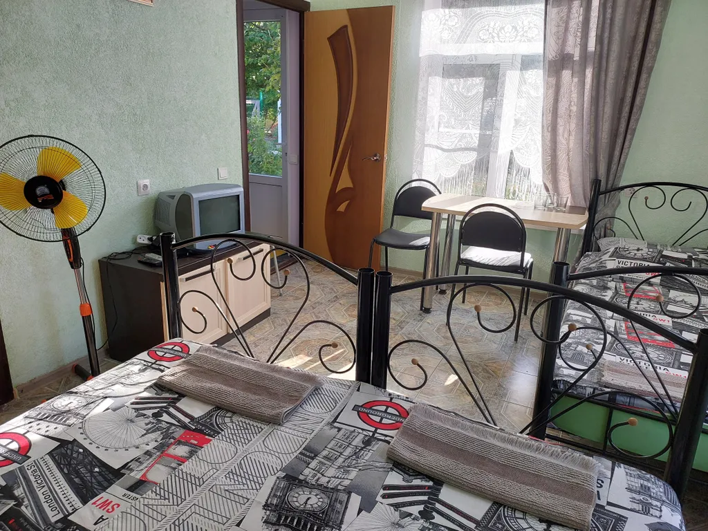 Уютный дом с видом на сад