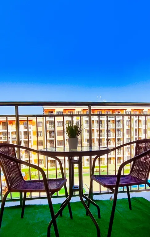 Апартаменты с бассейнами во дворе