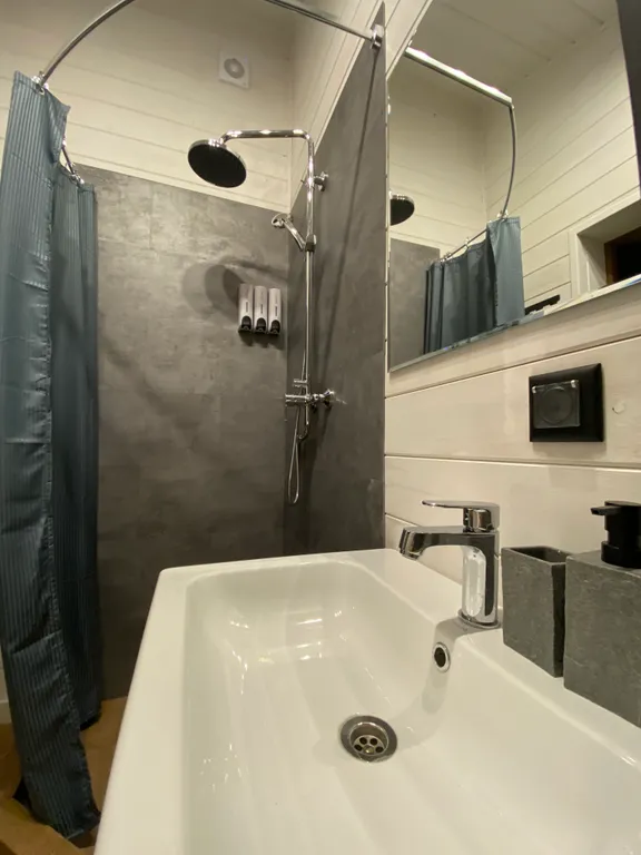 Дом с Сибирским чаном в лесной сказке