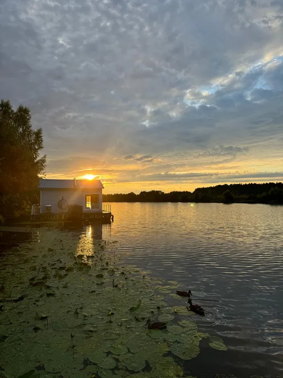 Дом на воде (Хаусбот) с баней и камином