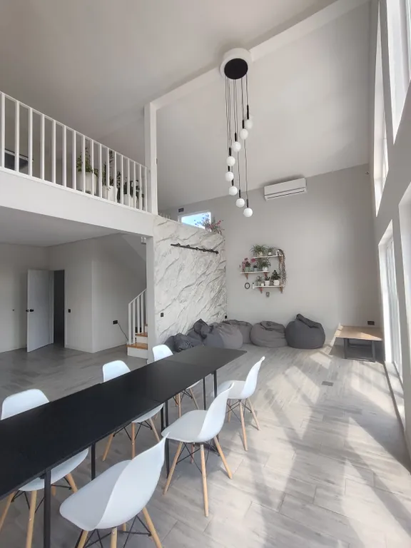 Современный дом с панорамными окнами и сауной