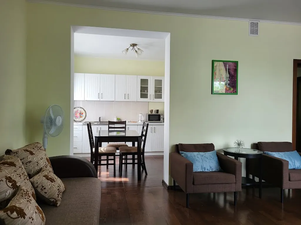 Двухэтажный коттедж на участке 8 соток