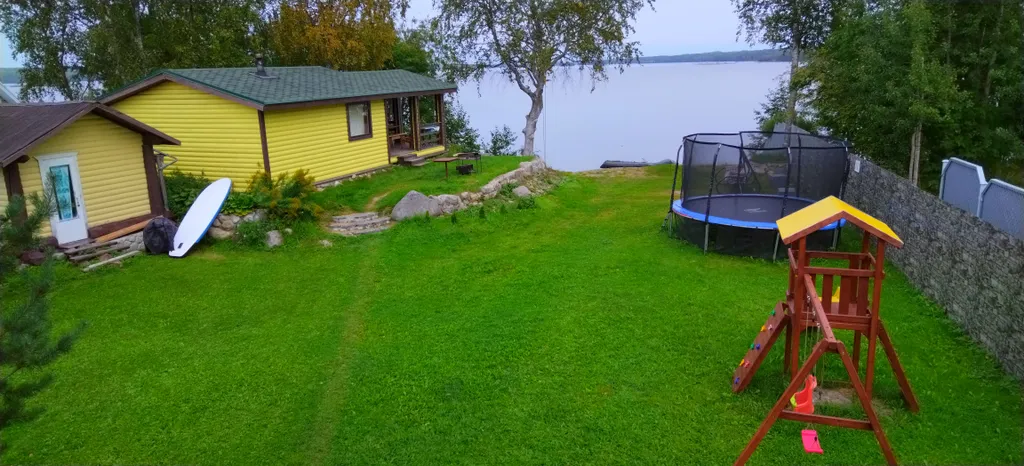 Коттедж на берегу