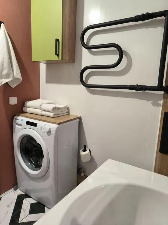 Квартира зелёного цвета.