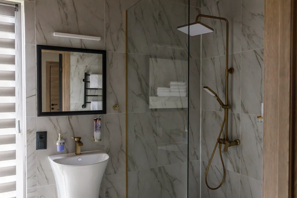 Трёхкомнатный коттедж в лесу у пруда