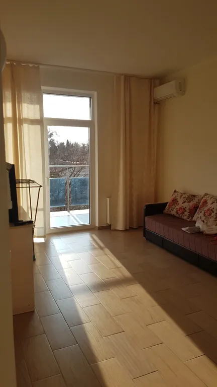 Двухкомнатная квартира на берегу моря