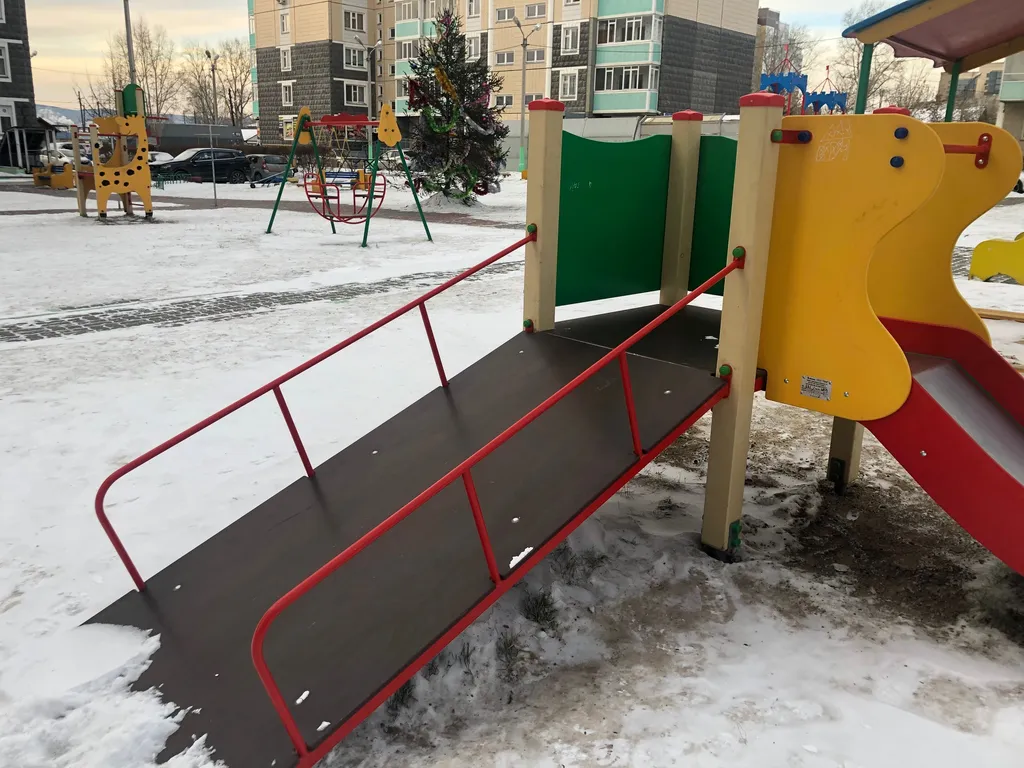 Квартира Квартира с большой кухней и диваном, Татышев пешком в 15-20 минутах — Красноярск