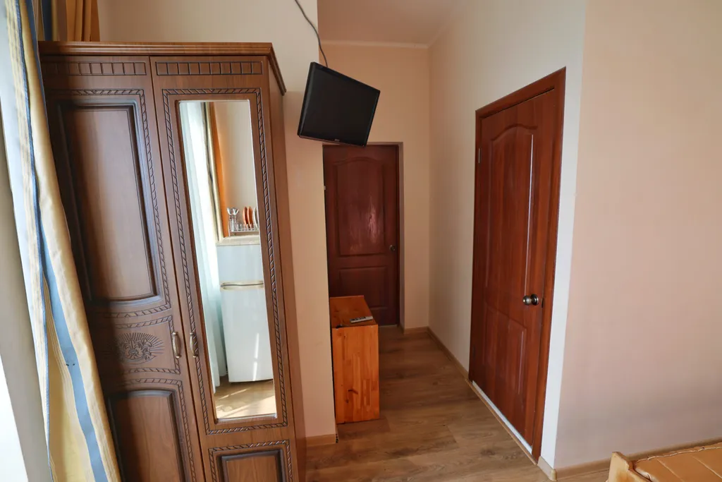 Квартира Квартира Четырехместный номер люкс с доп. местом и балконом с видом на море — Лазаревское