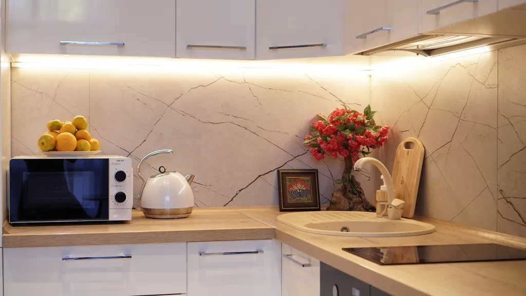 Дизайнерский апартамент со спальней и балконом