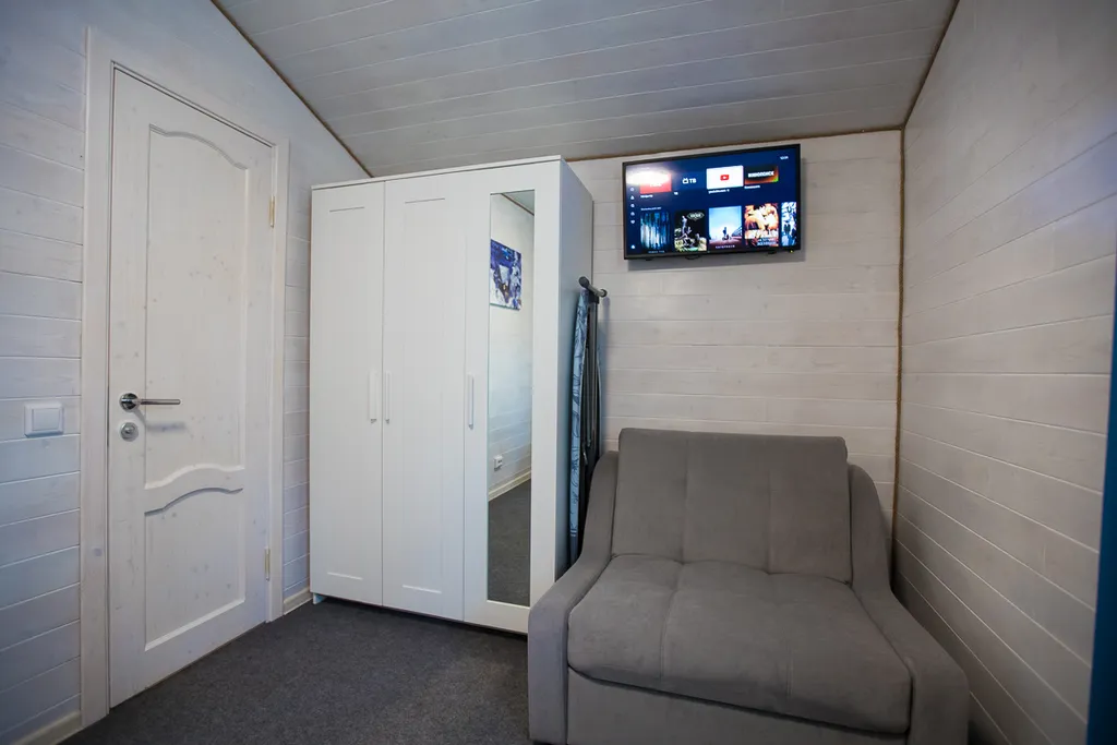 Двухэтажный дом на горе у подъёмника