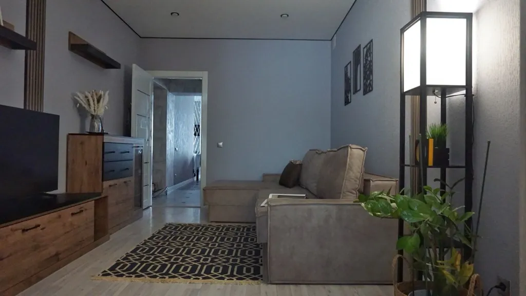 Стильная двушка с яркой кухней