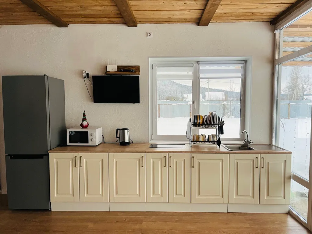 Уютный дом среди гор